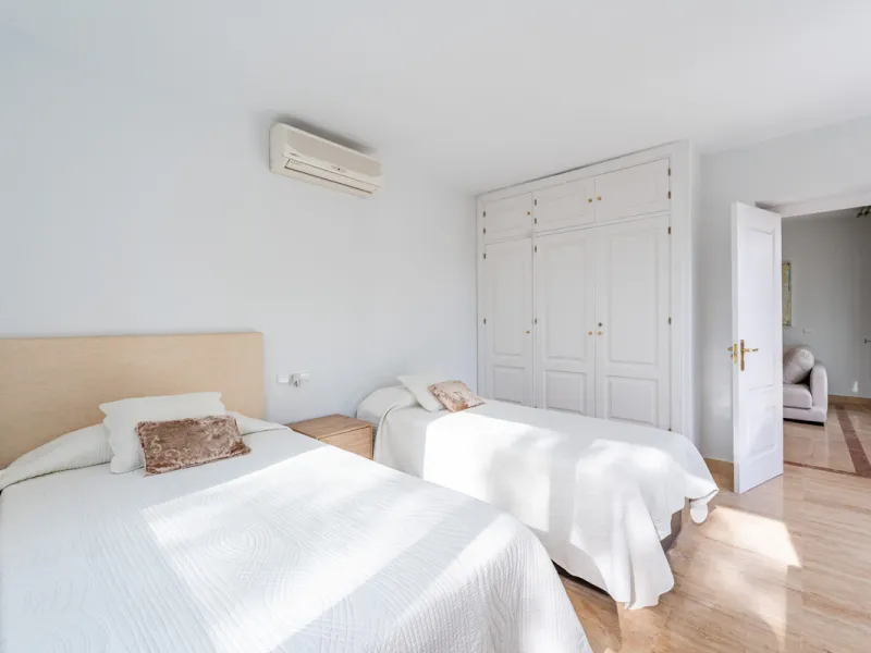 This delightful 2 bed apartment is flooded with light and enjoys the sun all day due to its South and West facing terrace.