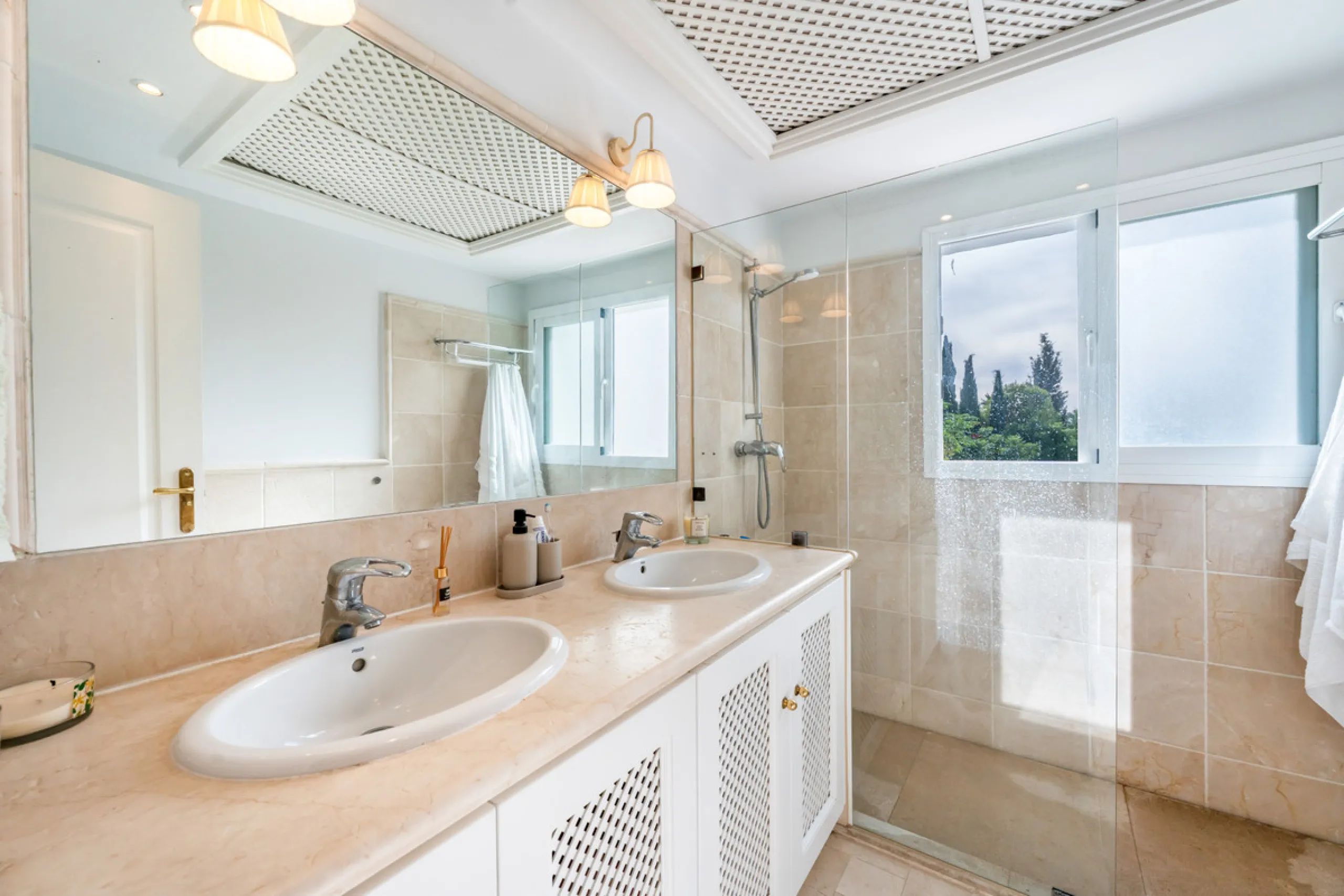 This delightful 2 bed apartment is flooded with light and enjoys the sun all day due to its South and West facing terrace.