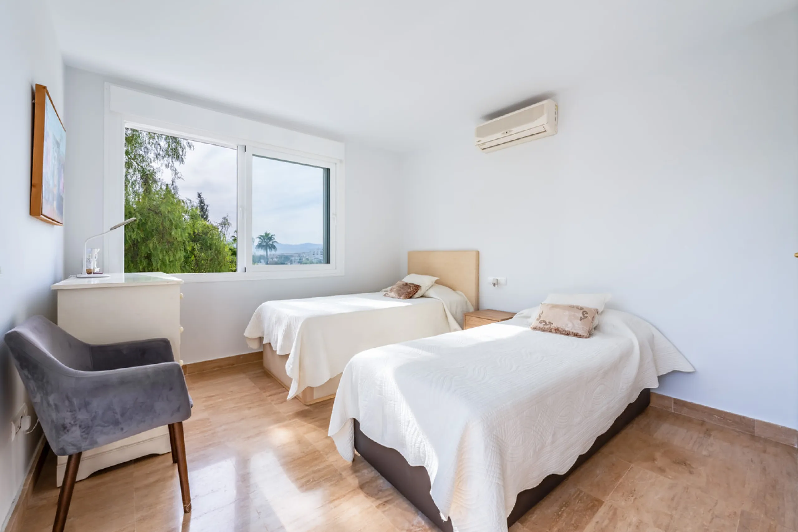 This delightful 2 bed apartment is flooded with light and enjoys the sun all day due to its South and West facing terrace.