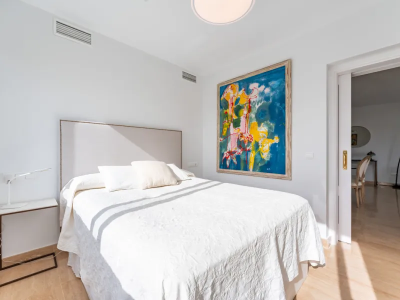 This delightful 2 bed apartment is flooded with light and enjoys the sun all day due to its South and West facing terrace.