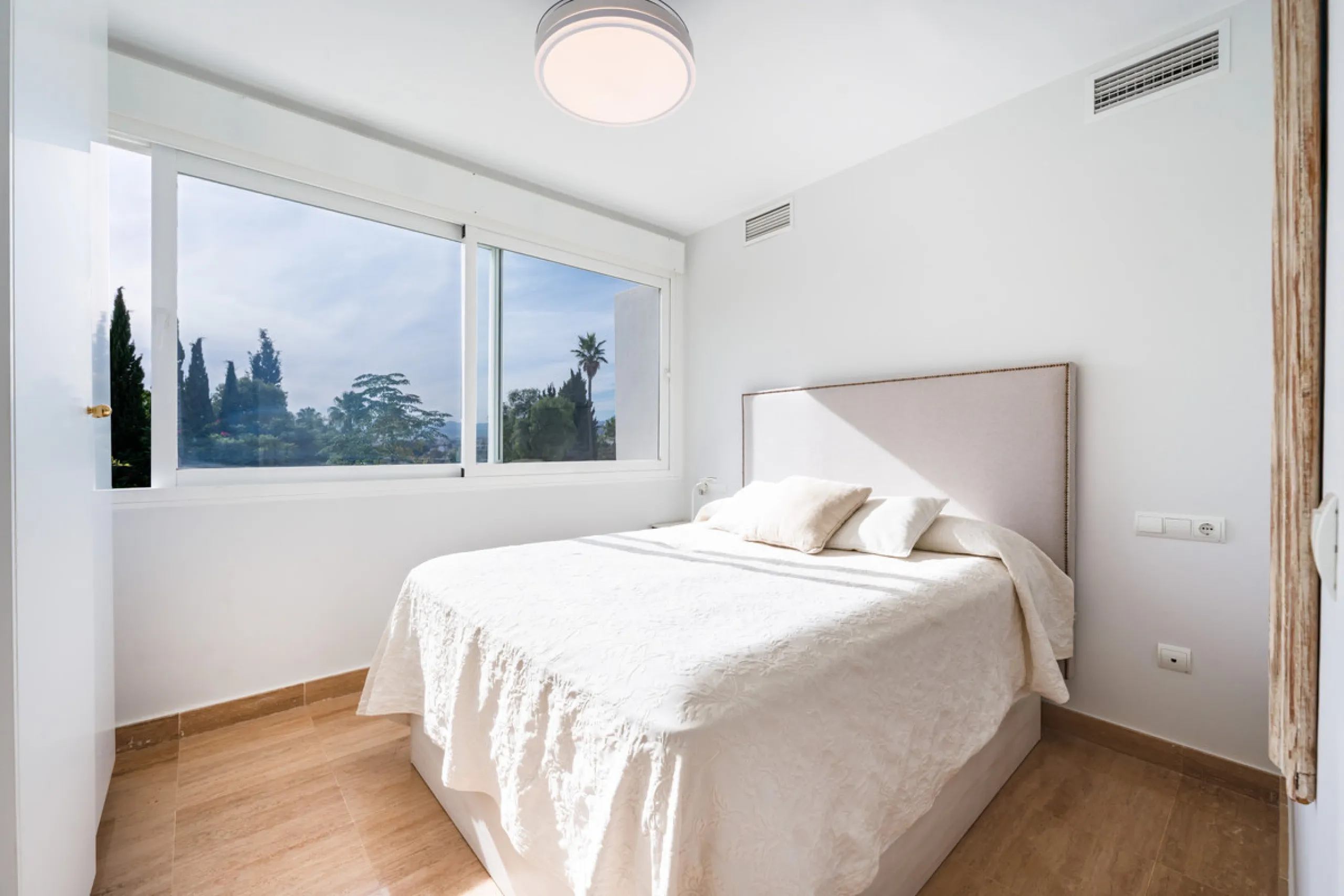 This delightful 2 bed apartment is flooded with light and enjoys the sun all day due to its South and West facing terrace.