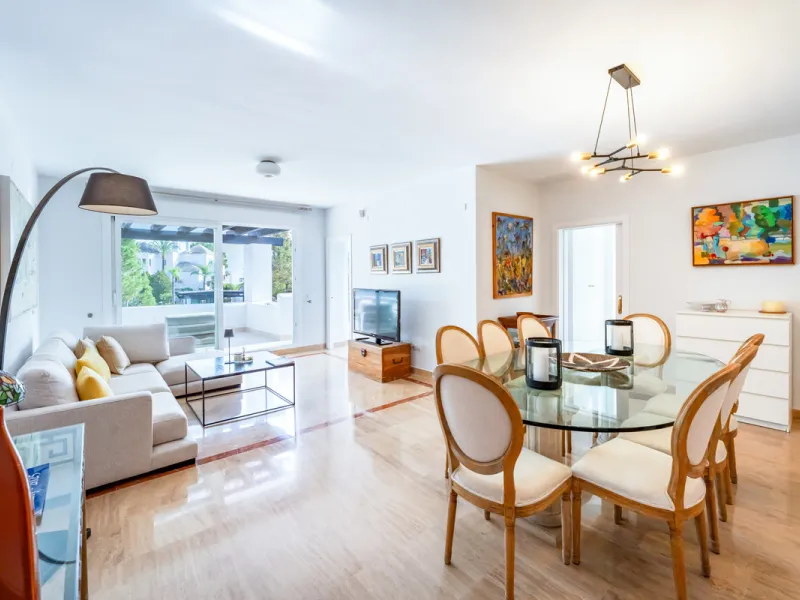 This delightful 2 bed apartment is flooded with light and enjoys the sun all day due to its South and West facing terrace.
