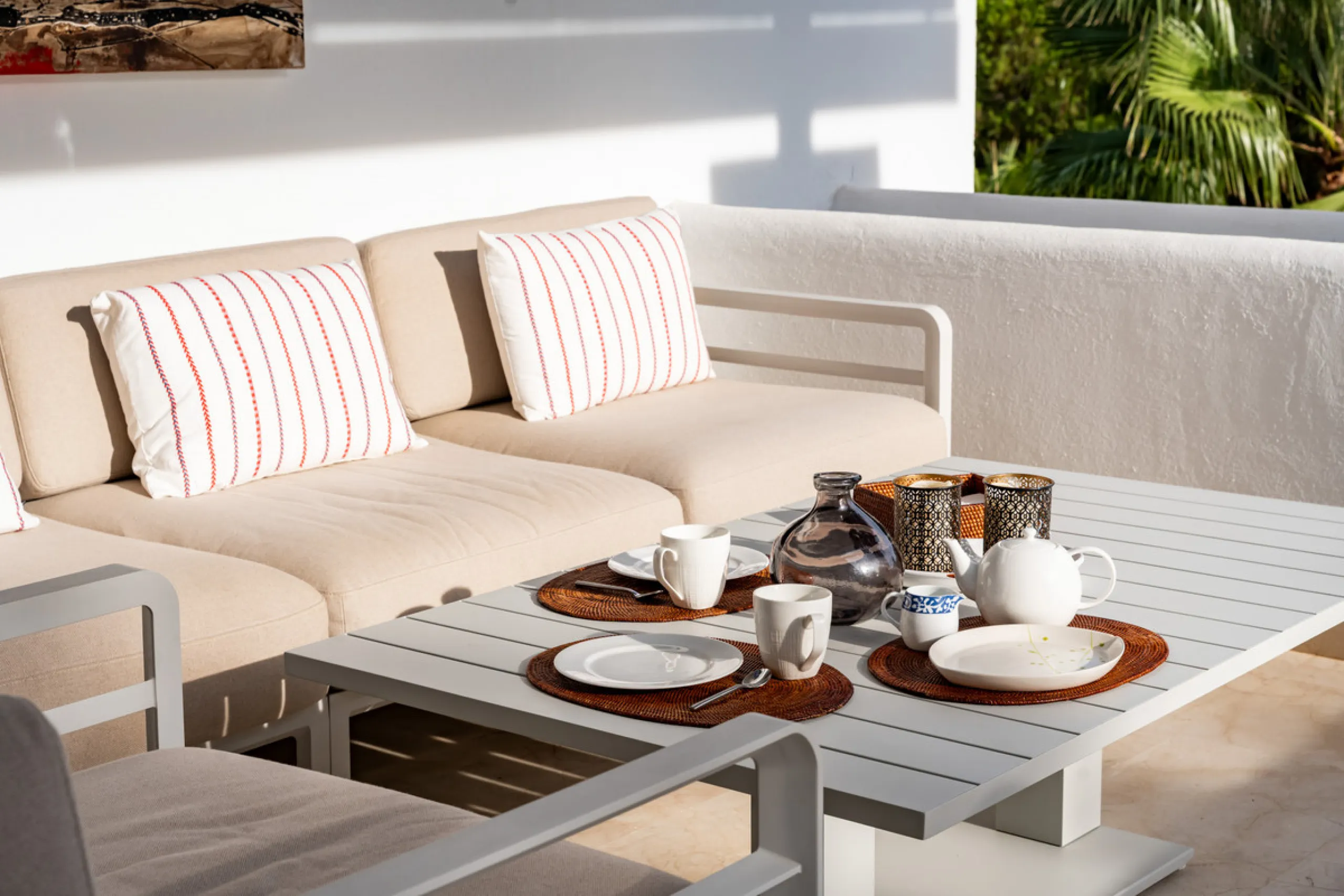 This delightful 2 bed apartment is flooded with light and enjoys the sun all day due to its South and West facing terrace.