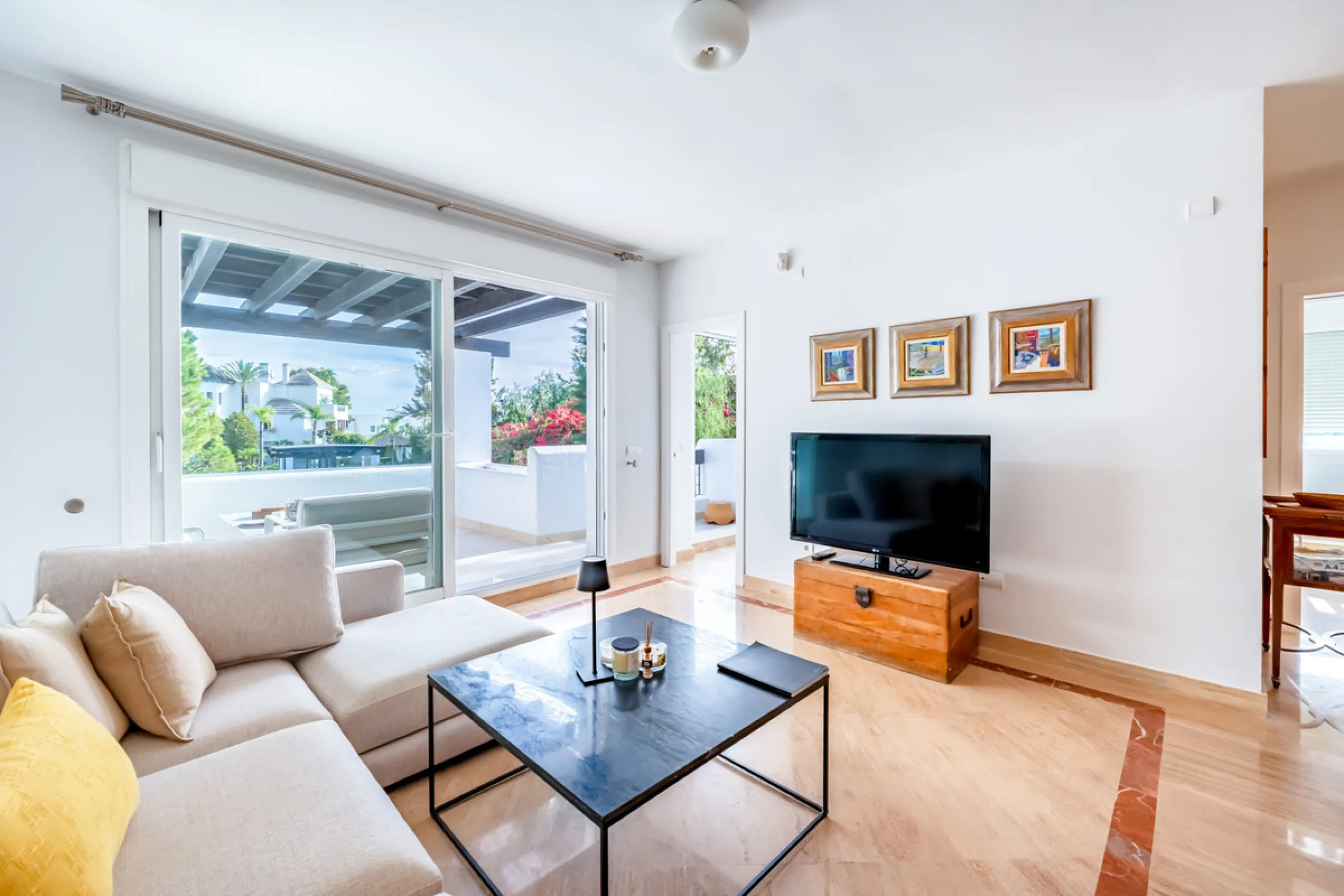 This delightful 2 bed apartment is flooded with light and enjoys the sun all day due to its South and West facing terrace.