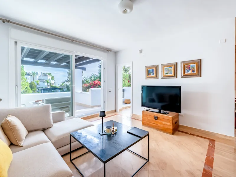 This delightful 2 bed apartment is flooded with light and enjoys the sun all day due to its South and West facing terrace.