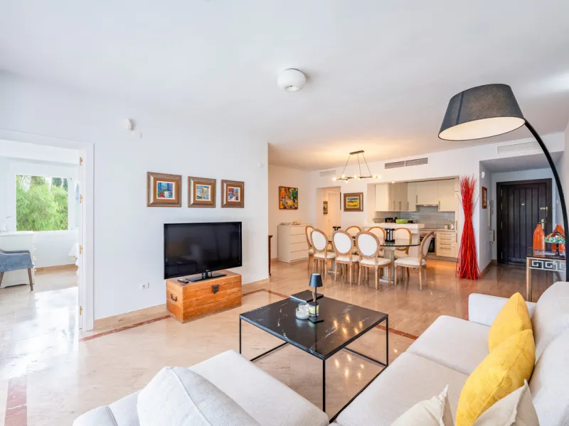 This delightful 2 bed apartment is flooded with light and enjoys the sun all day due to its South and West facing terrace.