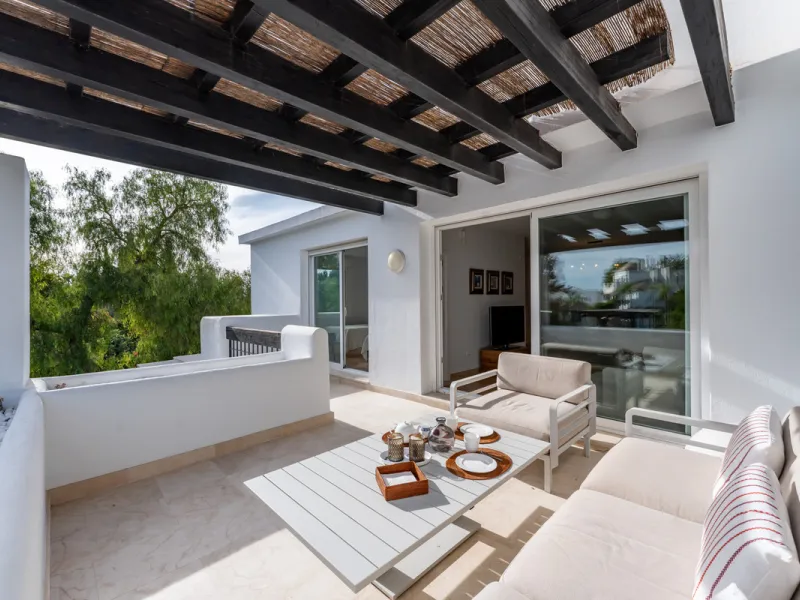 This delightful 2 bed apartment is flooded with light and enjoys the sun all day due to its South and West facing terrace.