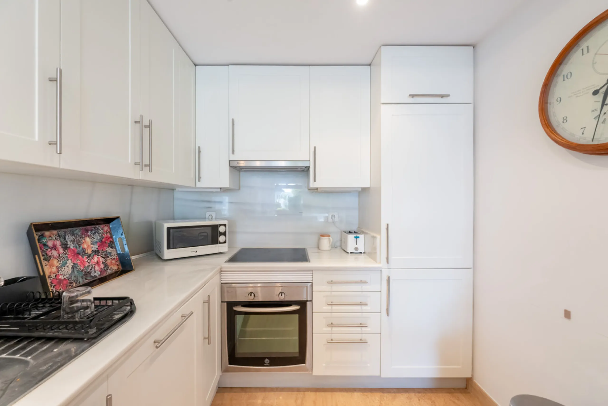 This delightful 2 bed apartment is flooded with light and enjoys the sun all day due to its South and West facing terrace.