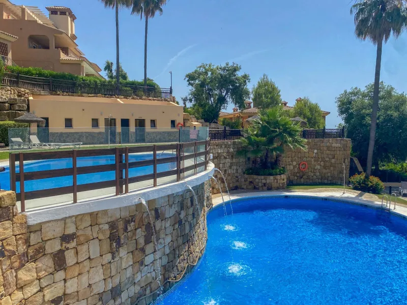 This spacious well-maintained and competitively priced, two-bedroom ground floor apartment, featuring a private terrace and 97m² private garden, offers a peaceful retreat in the prestigious La Mairena area. Nestled in the foothills of the Sierra de las Ni