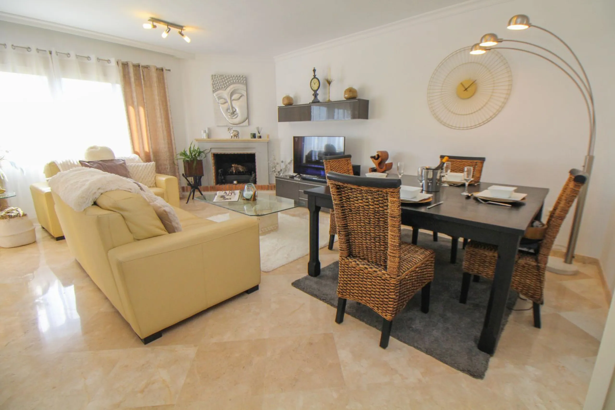This spacious well-maintained and competitively priced, two-bedroom ground floor apartment, featuring a private terrace and 97m² private garden, offers a peaceful retreat in the prestigious La Mairena area. Nestled in the foothills of the Sierra de las Ni