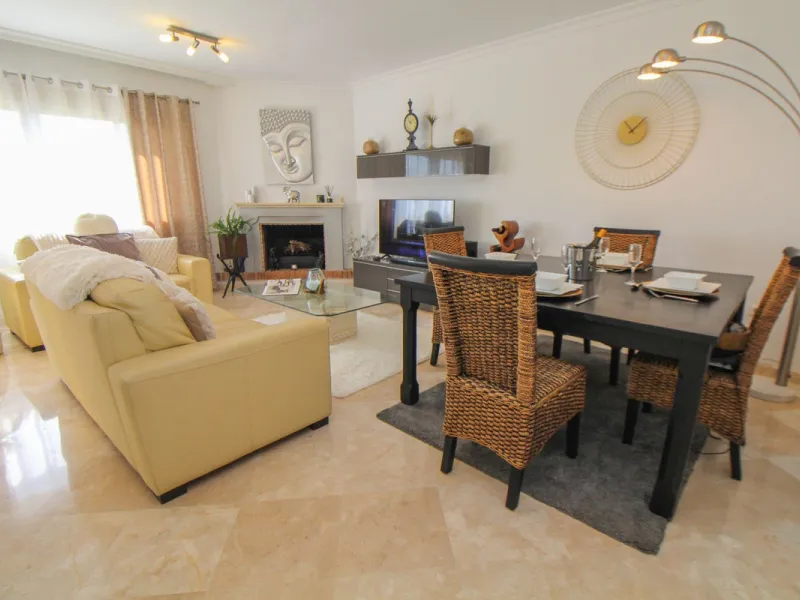 This spacious well-maintained and competitively priced, two-bedroom ground floor apartment, featuring a private terrace and 97m² private garden, offers a peaceful retreat in the prestigious La Mairena area. Nestled in the foothills of the Sierra de las Ni