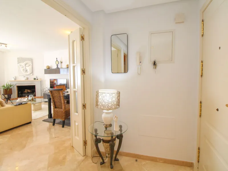 This spacious well-maintained and competitively priced, two-bedroom ground floor apartment, featuring a private terrace and 97m² private garden, offers a peaceful retreat in the prestigious La Mairena area. Nestled in the foothills of the Sierra de las Ni