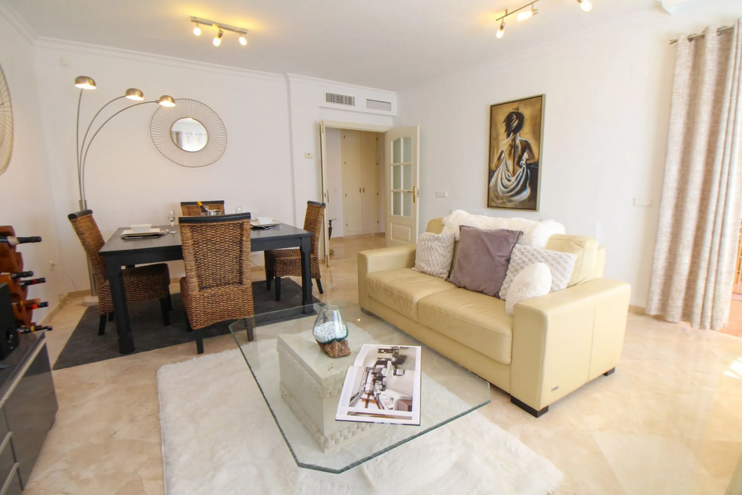 This spacious well-maintained and competitively priced, two-bedroom ground floor apartment, featuring a private terrace and 97m² private garden, offers a peaceful retreat in the prestigious La Mairena area. Nestled in the foothills of the Sierra de las Ni