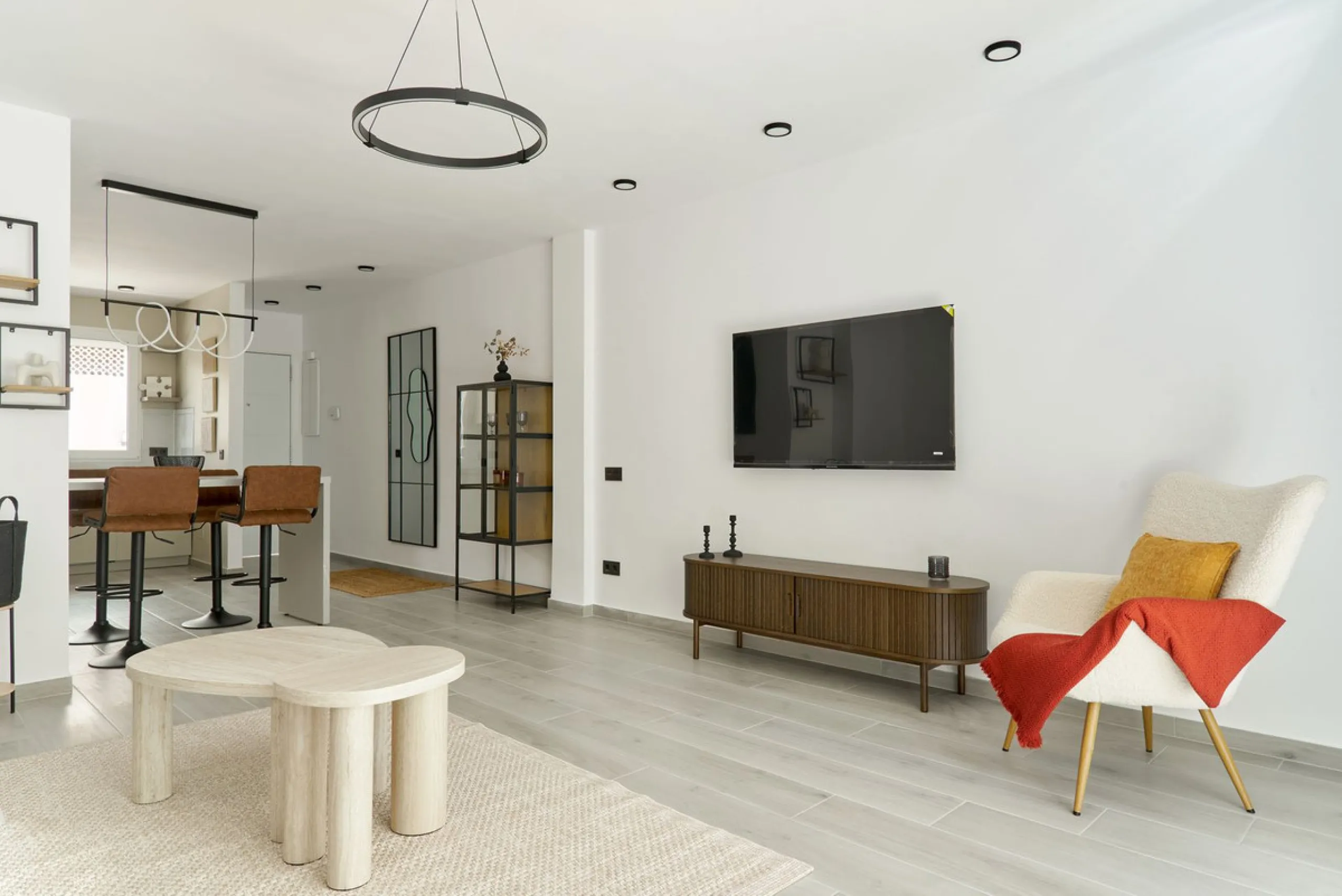 Fully Renovated 2-Bedroom Apartment for Sale in Conjunto Casaño – Nueva Andalucía