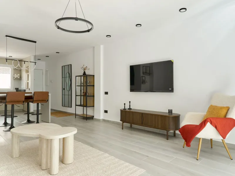 Fully Renovated 2-Bedroom Apartment for Sale in Conjunto Casaño – Nueva Andalucía