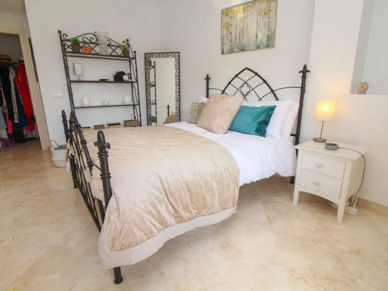This spacious well-maintained and competitively priced, two-bedroom ground floor apartment, featuring a private terrace and 97m² private garden, offers a peaceful retreat in the prestigious La Mairena area. Nestled in the foothills of the Sierra de las Ni