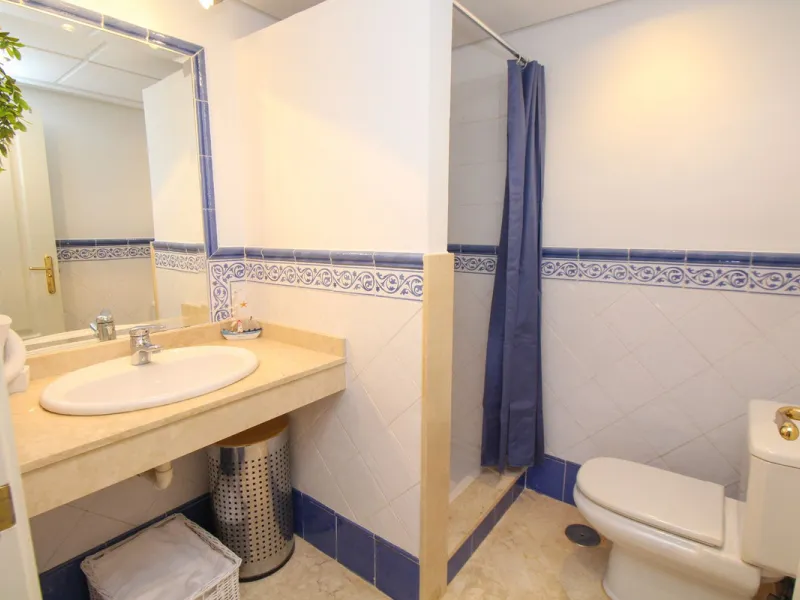 This spacious well-maintained and competitively priced, two-bedroom ground floor apartment, featuring a private terrace and 97m² private garden, offers a peaceful retreat in the prestigious La Mairena area. Nestled in the foothills of the Sierra de las Ni