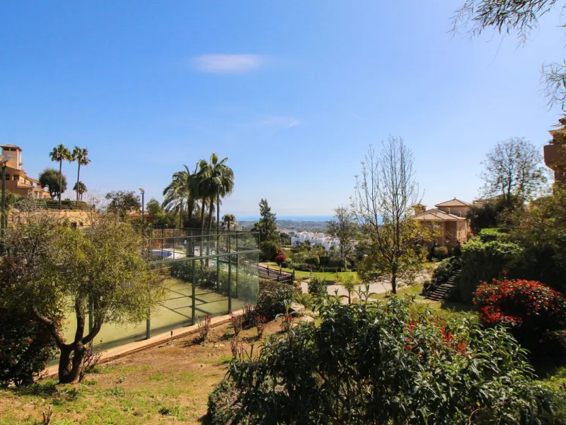 This spacious well-maintained and competitively priced, two-bedroom ground floor apartment, featuring a private terrace and 97m² private garden, offers a peaceful retreat in the prestigious La Mairena area. Nestled in the foothills of the Sierra de las Ni
