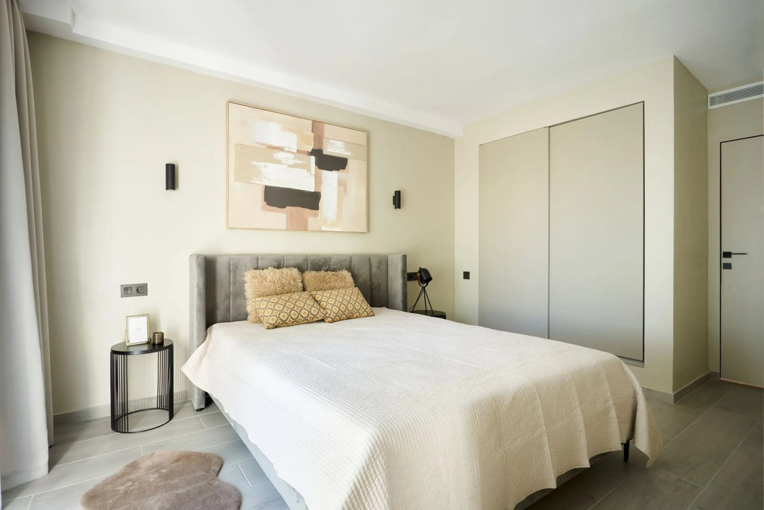 Fully Renovated 2-Bedroom Apartment for Sale in Conjunto Casaño – Nueva Andalucía