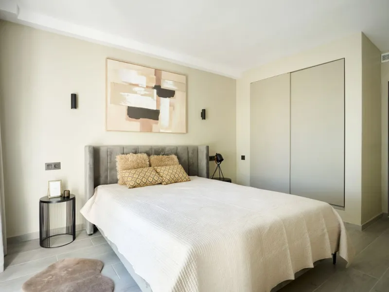 Fully Renovated 2-Bedroom Apartment for Sale in Conjunto Casaño – Nueva Andalucía