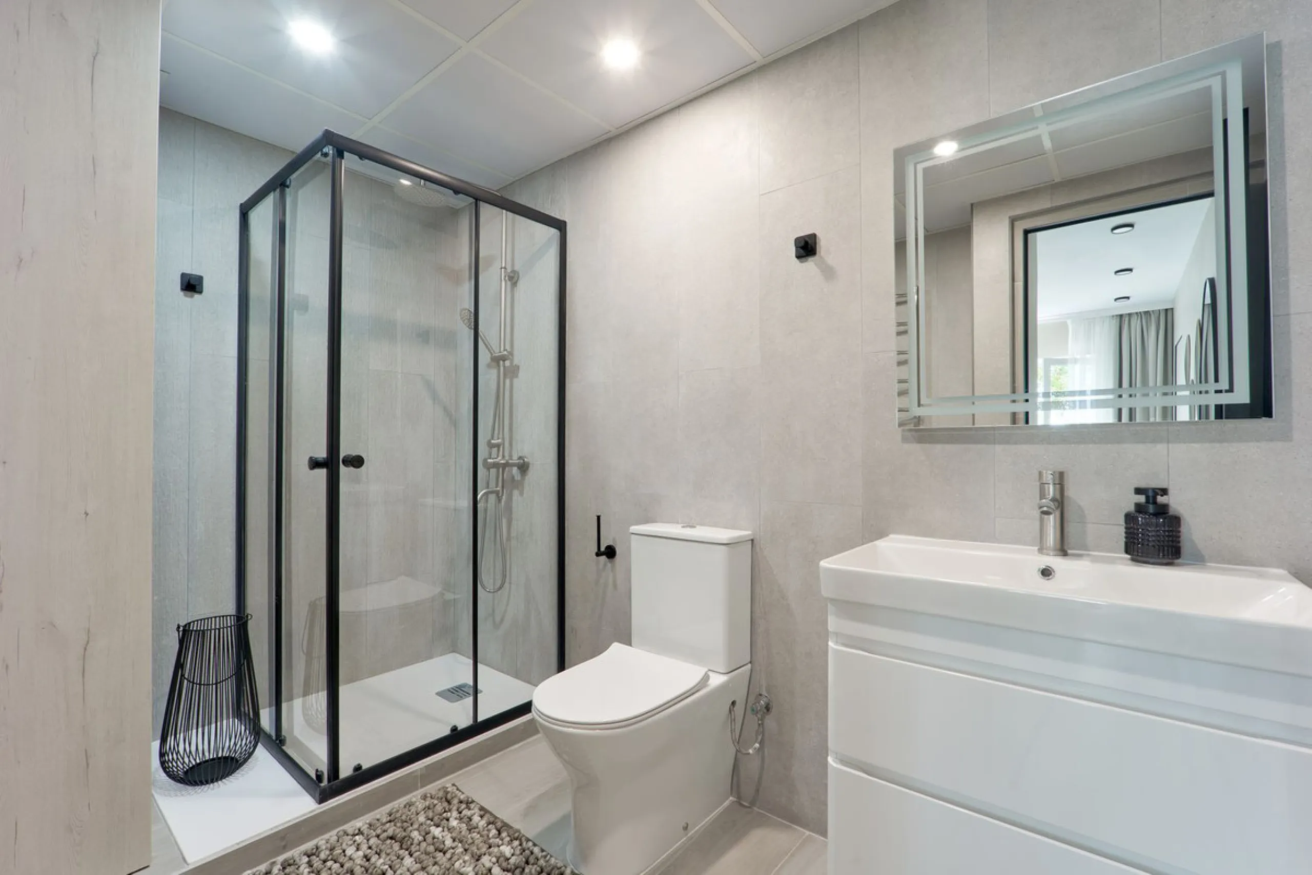 Fully Renovated 2-Bedroom Apartment for Sale in Conjunto Casaño – Nueva Andalucía