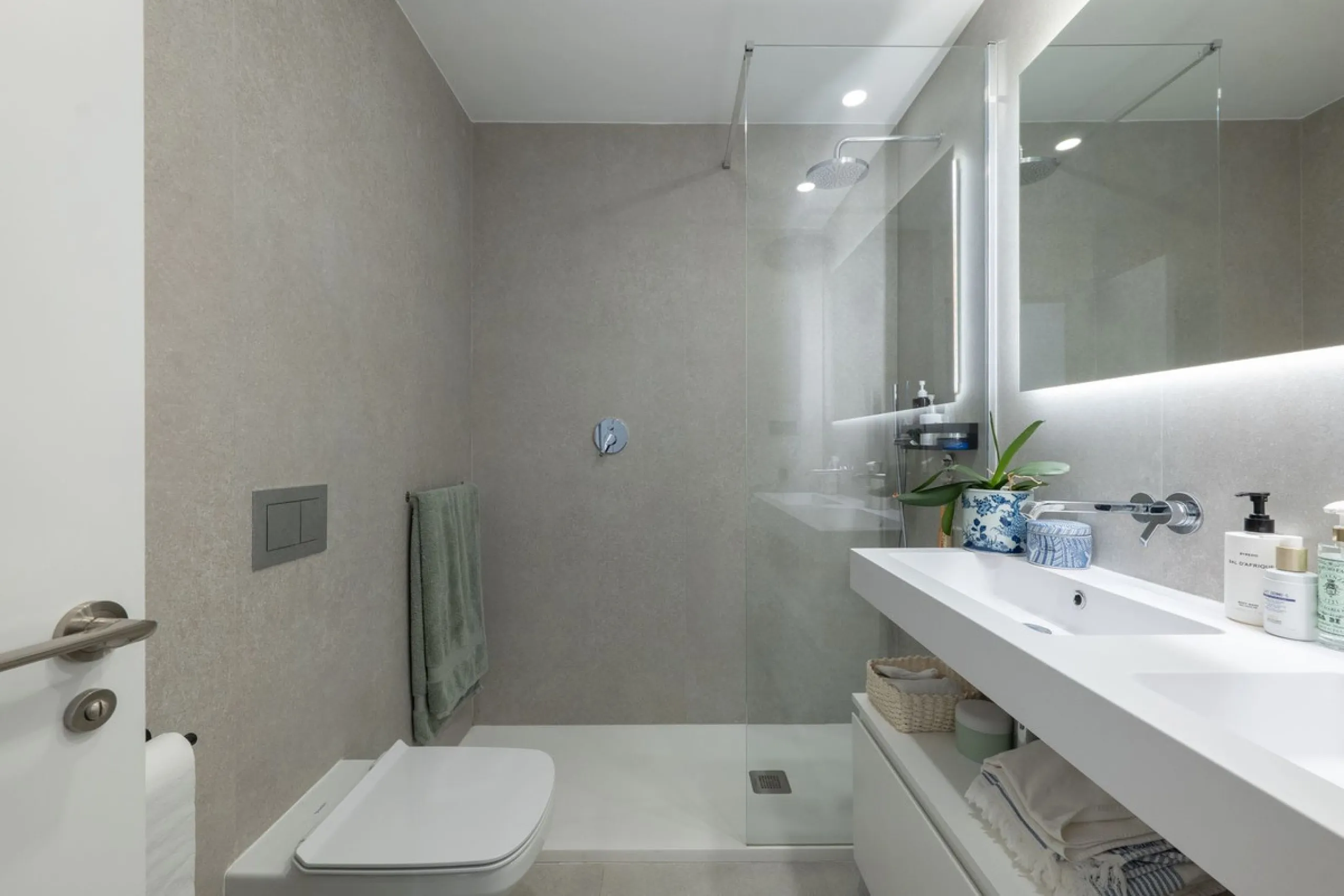 Modern Luxury Ground Floor Apartment