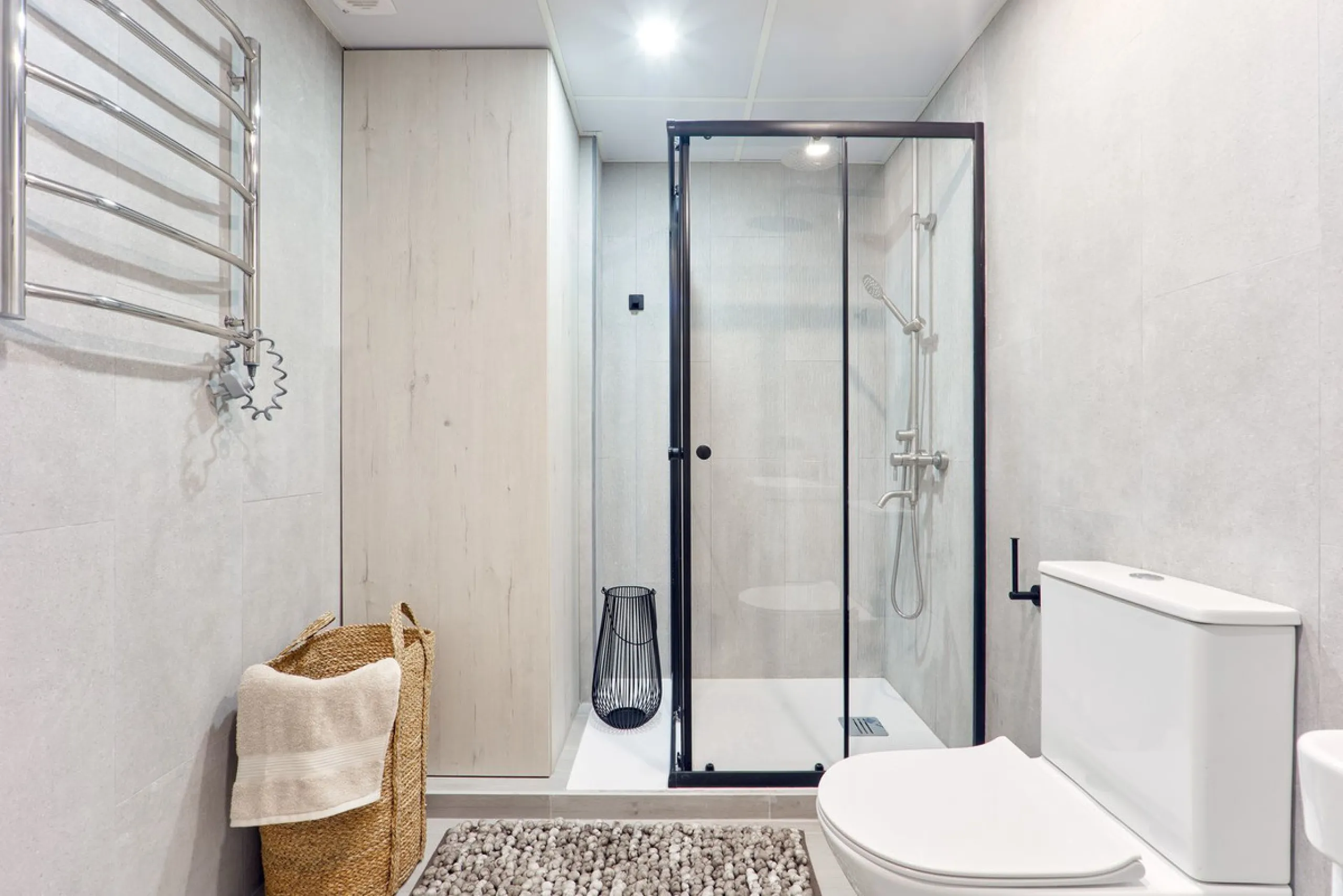 Fully Renovated 2-Bedroom Apartment for Sale in Conjunto Casaño – Nueva Andalucía
