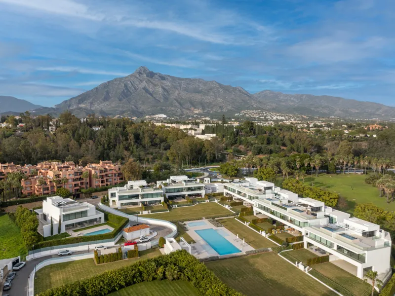 A contemporary four-level villa within the exclusive Vilas 12 enclave on Marbella's Golden Mile, offering three bedroom suites, four bathrooms and expansive terraces culminating in a private rooftop pool and entertaining level just moments from Puente Rom