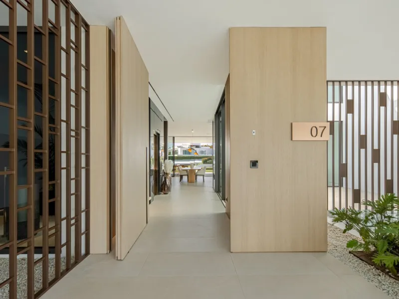 House - Semi-Detached House в продаже в Marbella, Málaga. В доме 3 спален и 5 ванных комнат. Площадь дома 373 м²