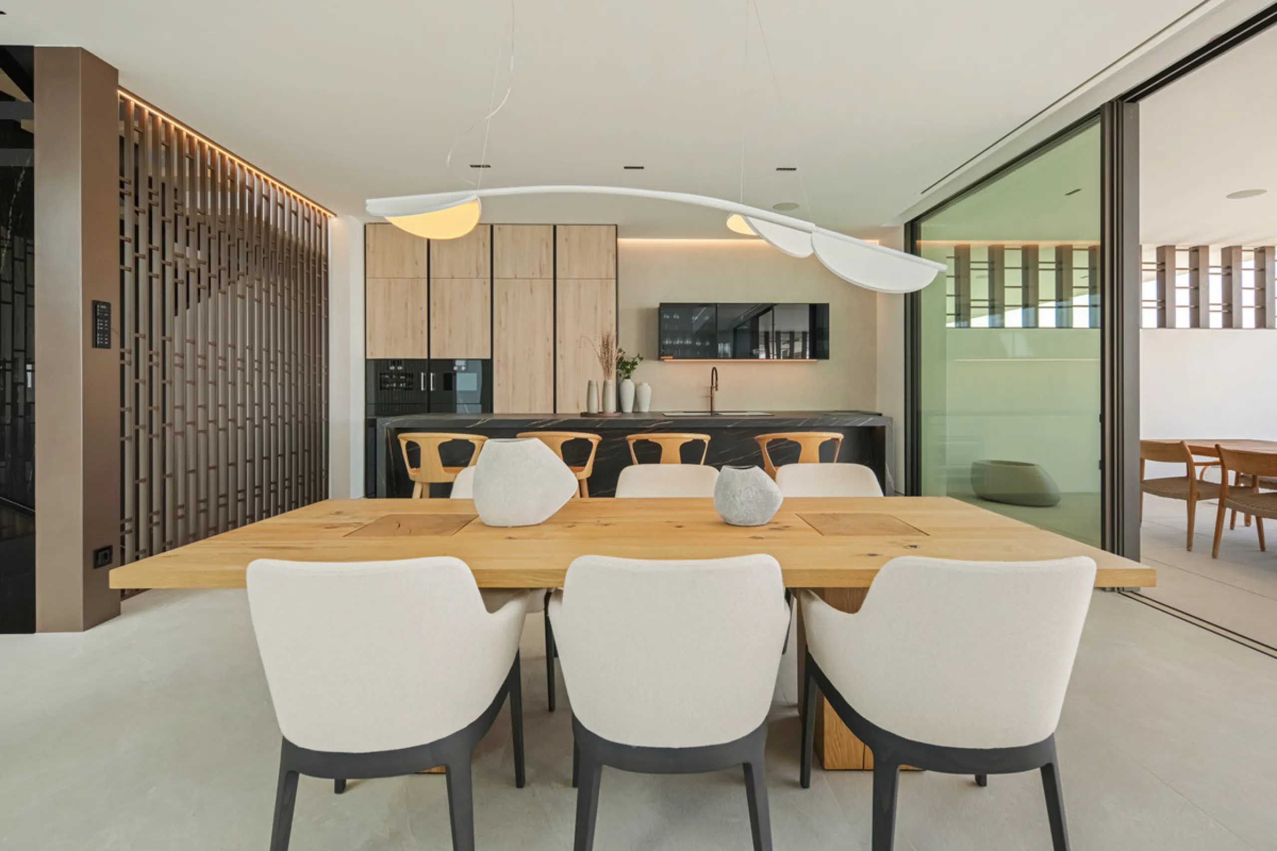 House - Semi-Detached House в продаже в Marbella, Málaga. В доме 3 спален и 5 ванных комнат. Площадь дома 373 м²