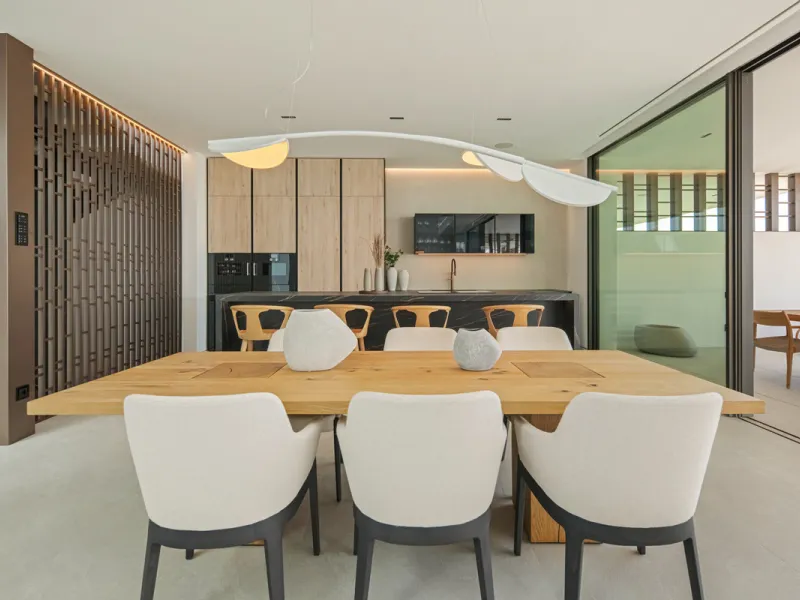 House - Semi-Detached House в продаже в Marbella, Málaga. В доме 3 спален и 5 ванных комнат. Площадь дома 373 м²