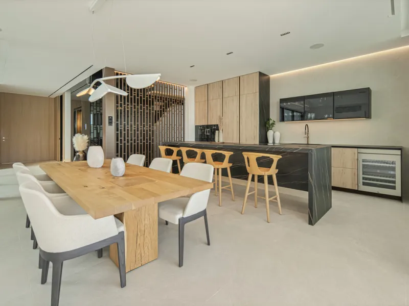 House - Semi-Detached House в продаже в Marbella, Málaga. В доме 3 спален и 5 ванных комнат. Площадь дома 373 м²