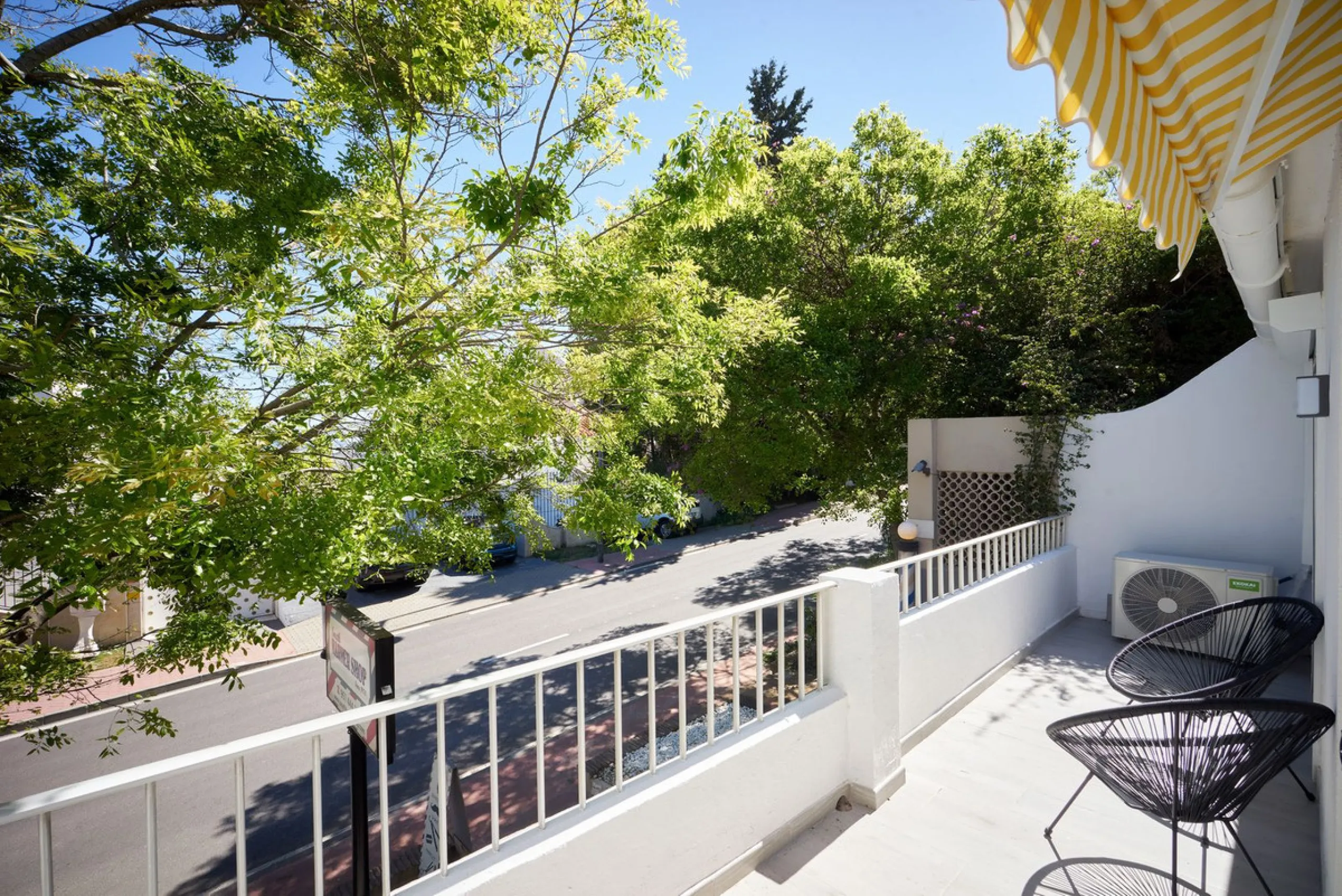 Fully Renovated 2-Bedroom Apartment for Sale in Conjunto Casaño – Nueva Andalucía