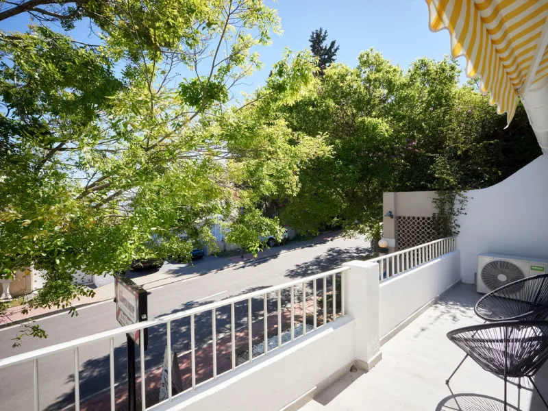 Fully Renovated 2-Bedroom Apartment for Sale in Conjunto Casaño – Nueva Andalucía