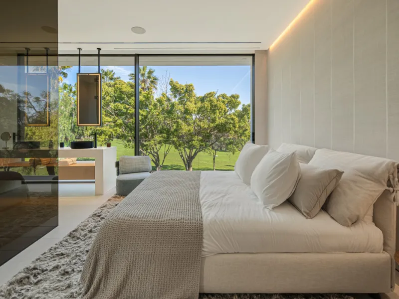 House - Semi-Detached House в продаже в Marbella, Málaga. В доме 3 спален и 5 ванных комнат. Площадь дома 373 м²