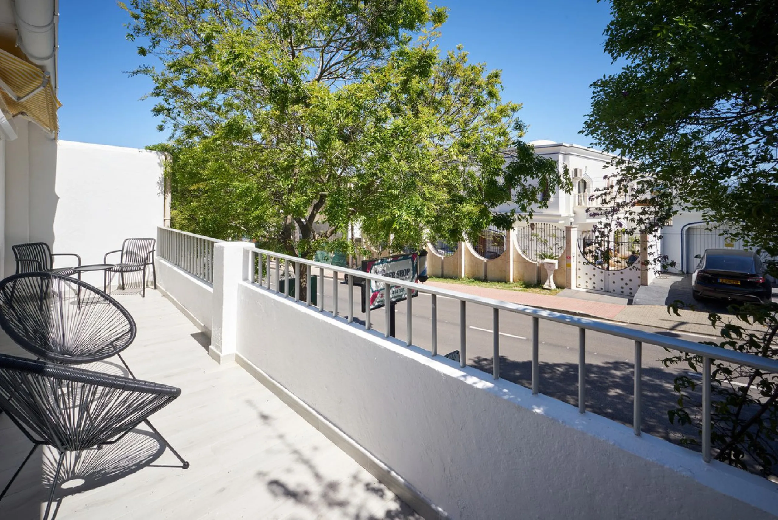Fully Renovated 2-Bedroom Apartment for Sale in Conjunto Casaño – Nueva Andalucía