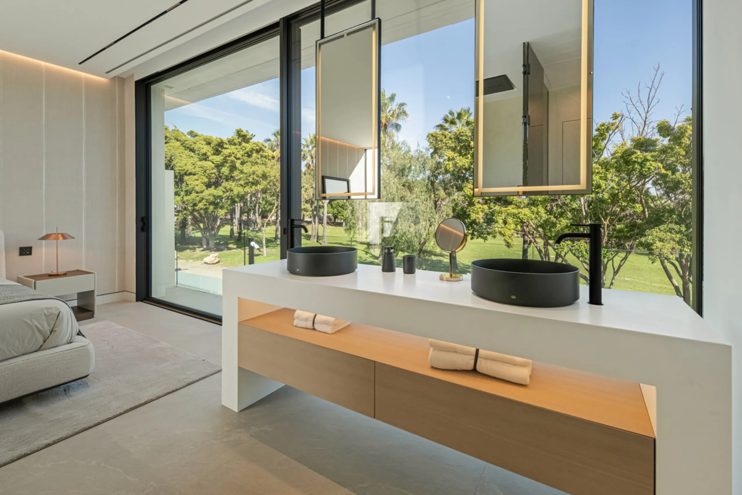 House - Semi-Detached House в продаже в Marbella, Málaga. В доме 3 спален и 5 ванных комнат. Площадь дома 373 м²