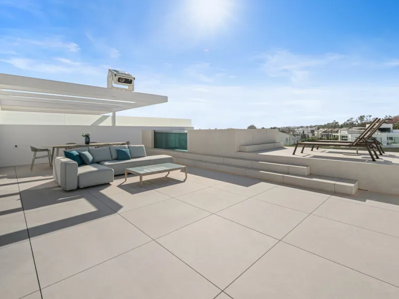 House - Semi-Detached House в продаже в Marbella, Málaga. В доме 3 спален и 5 ванных комнат. Площадь дома 373 м²