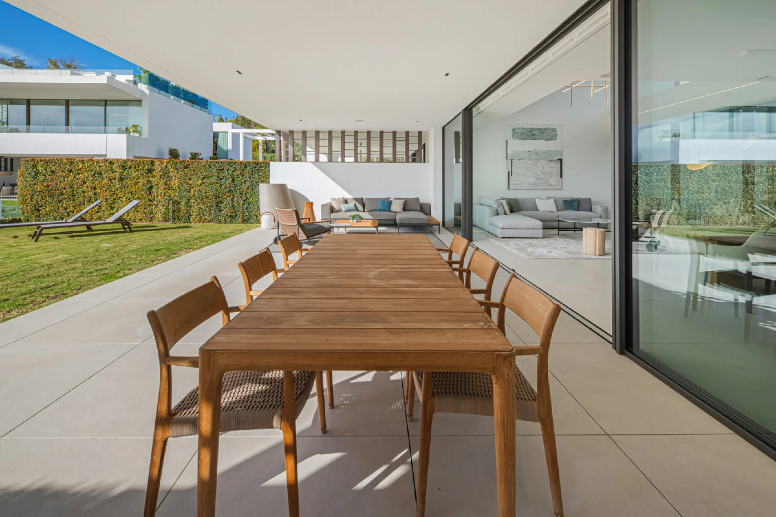 House - Semi-Detached House в продаже в Marbella, Málaga. В доме 3 спален и 5 ванных комнат. Площадь дома 373 м²