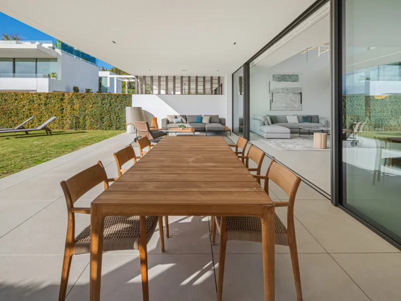House - Semi-Detached House в продаже в Marbella, Málaga. В доме 3 спален и 5 ванных комнат. Площадь дома 373 м²