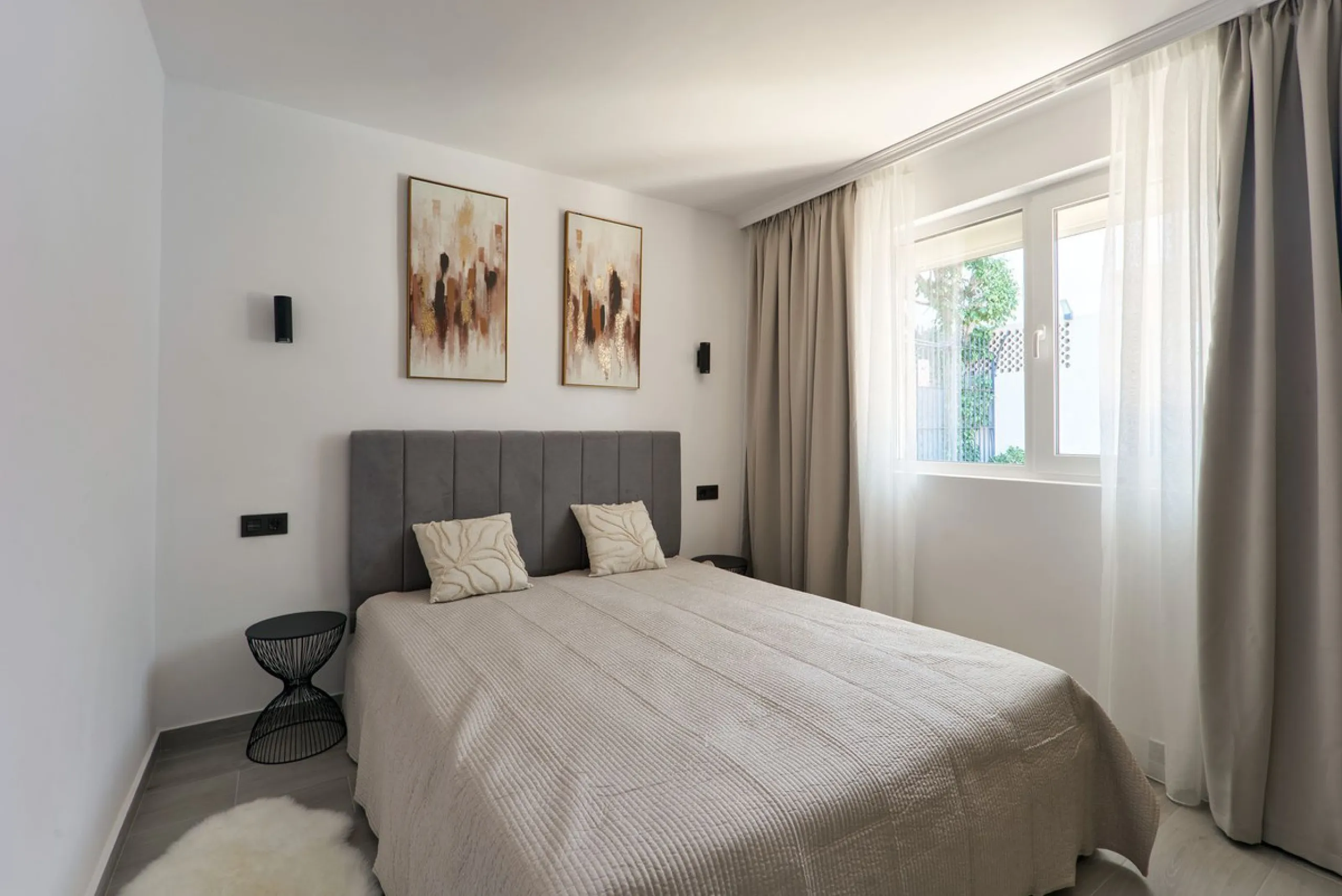 Fully Renovated 2-Bedroom Apartment for Sale in Conjunto Casaño – Nueva Andalucía