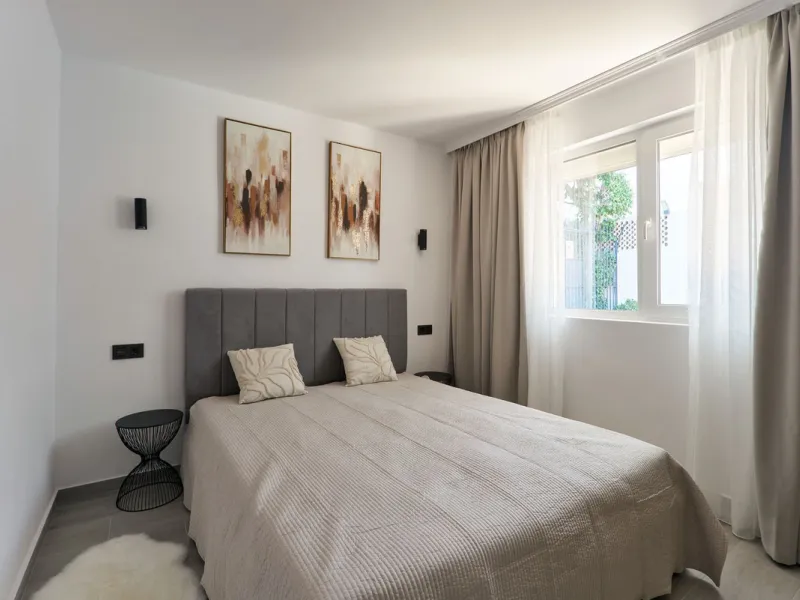 Fully Renovated 2-Bedroom Apartment for Sale in Conjunto Casaño – Nueva Andalucía