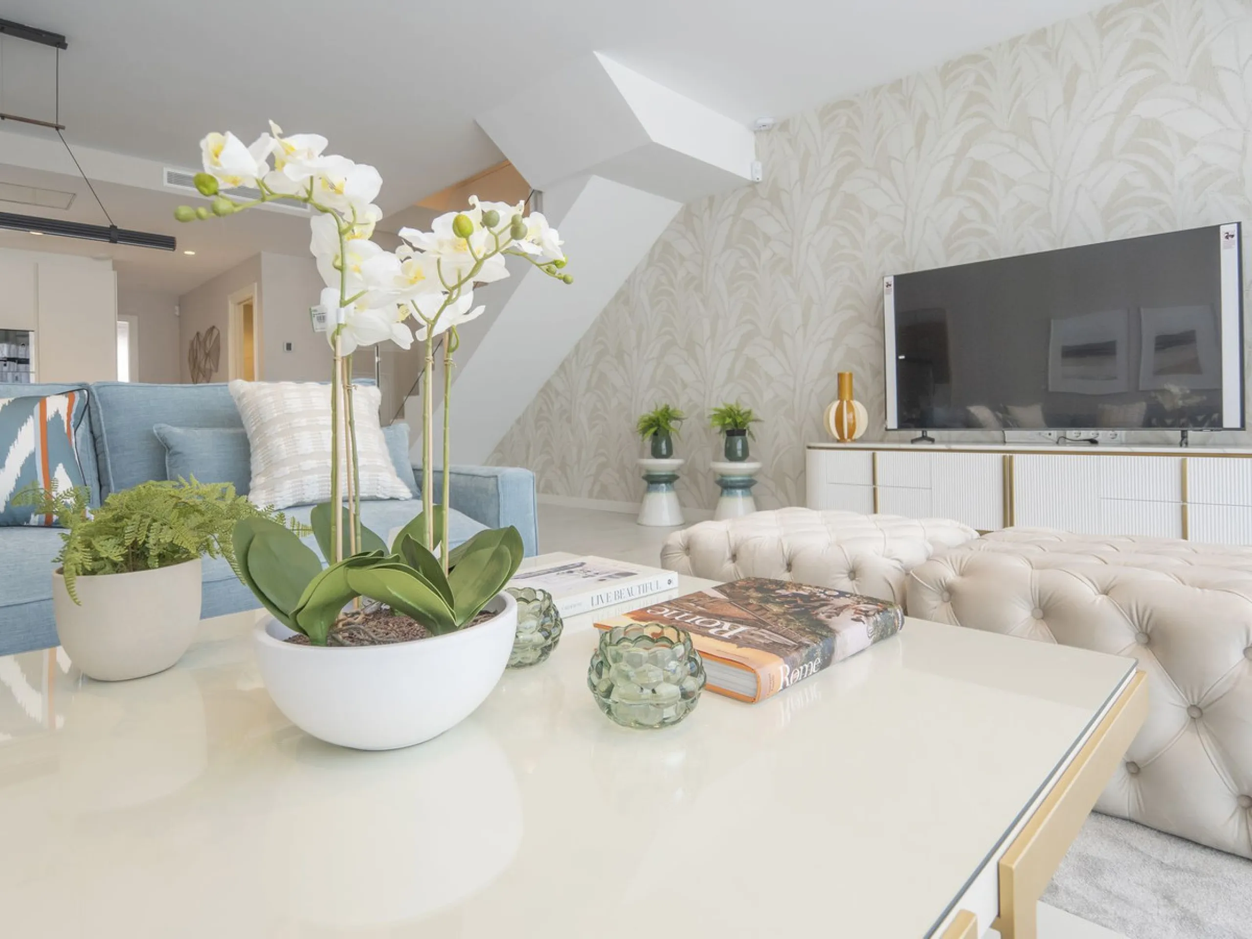Magnificent 4-bedroom corner semi-detached villa in Marein Village, Los Naranjos, Marbella!