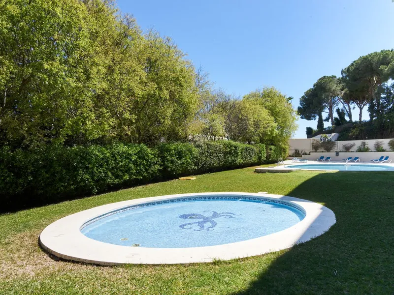 Fully Renovated 2-Bedroom Apartment for Sale in Conjunto Casaño – Nueva Andalucía
