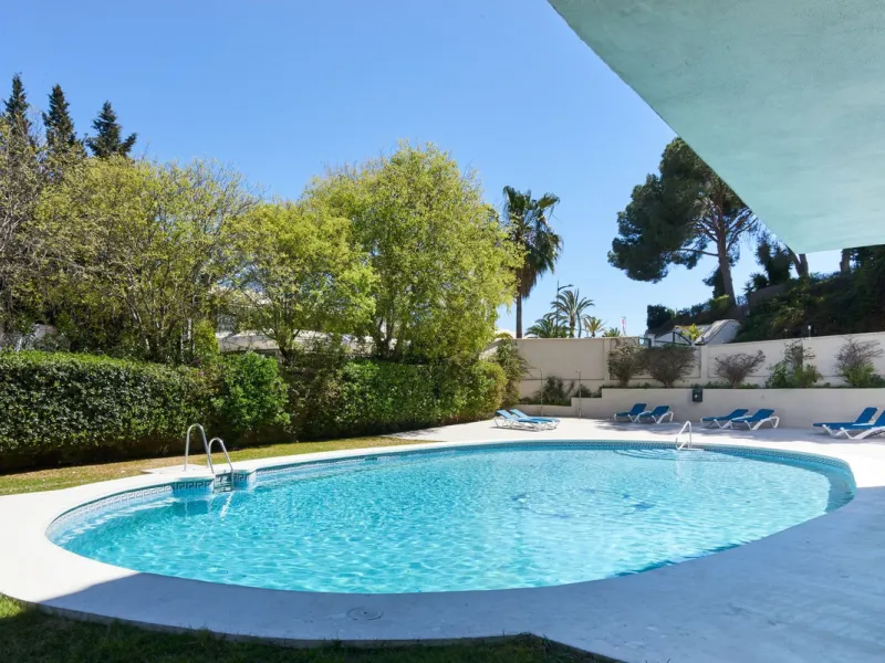 Fully Renovated 2-Bedroom Apartment for Sale in Conjunto Casaño – Nueva Andalucía