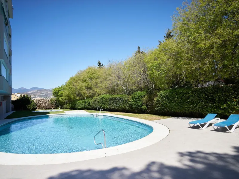 Fully Renovated 2-Bedroom Apartment for Sale in Conjunto Casaño – Nueva Andalucía
