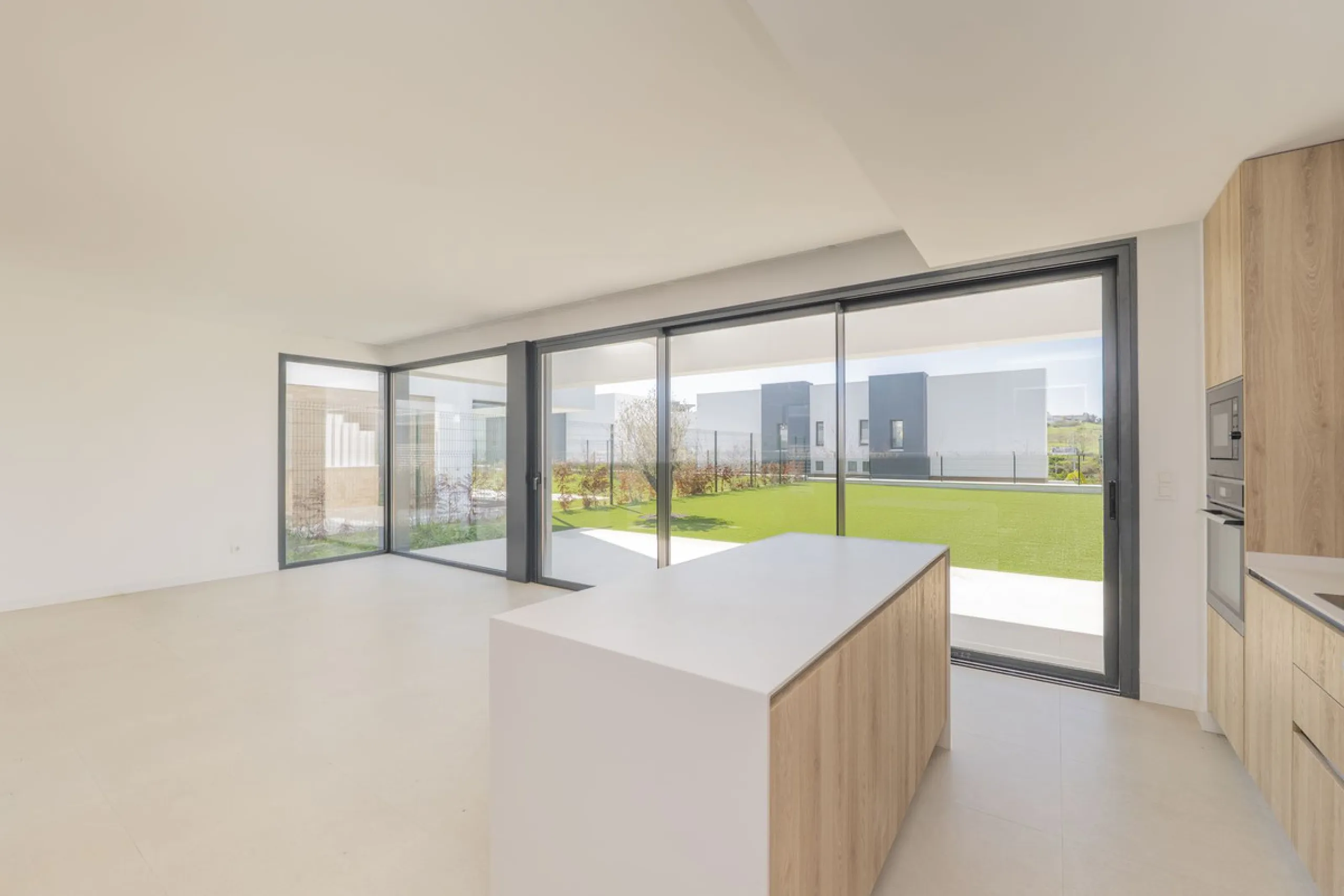 Magnificent high-end semi-detached villa located in the Serene Atalaya development, Estepona, Málaga, set within one of the most prestigious and sought-after residential areas of the Costa del Sol. The New Golden Mile has established itself as a benchmark