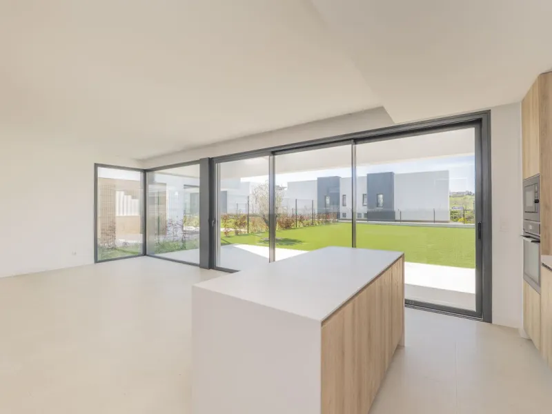 Magnificent high-end semi-detached villa located in the Serene Atalaya development, Estepona, Málaga, set within one of the most prestigious and sought-after residential areas of the Costa del Sol. The New Golden Mile has established itself as a benchmark