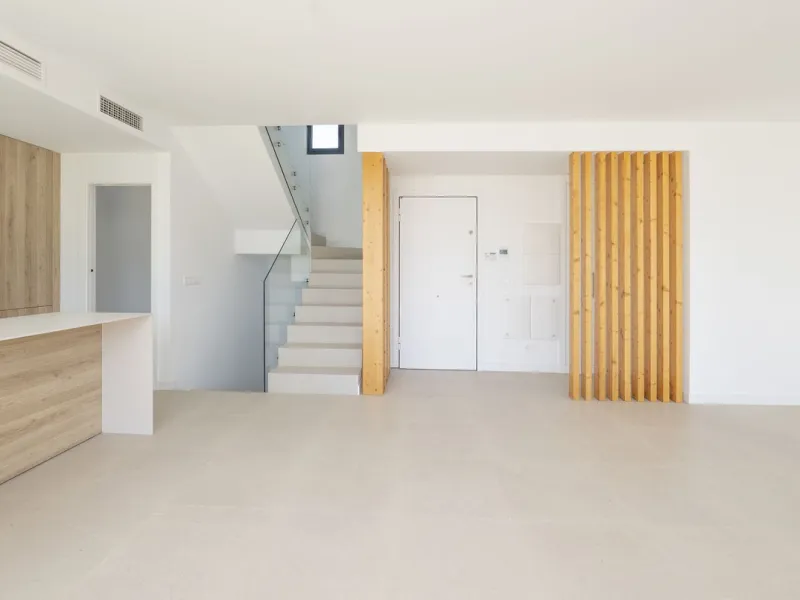 Magnificent high-end semi-detached villa located in the Serene Atalaya development, Estepona, Málaga, set within one of the most prestigious and sought-after residential areas of the Costa del Sol. The New Golden Mile has established itself as a benchmark
