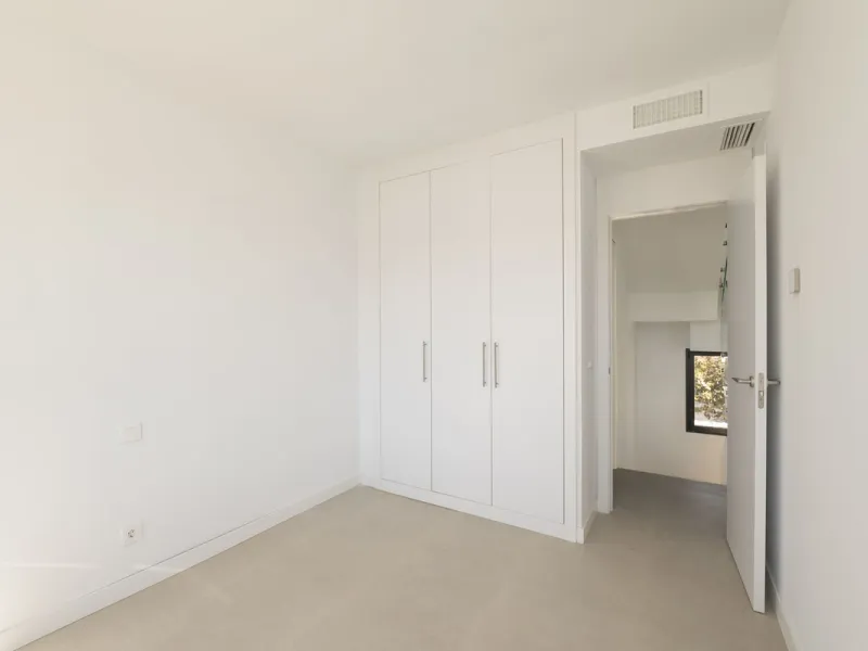 Magnificent high-end semi-detached villa located in the Serene Atalaya development, Estepona, Málaga, set within one of the most prestigious and sought-after residential areas of the Costa del Sol. The New Golden Mile has established itself as a benchmark